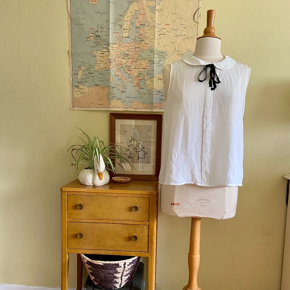 F21 Peter Pan Bow Sleeveless Blouse